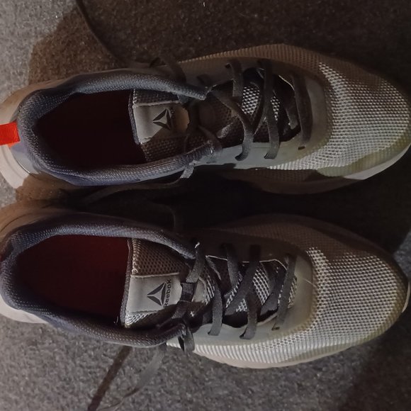 Reebok sneakers 11.5R color grey and red - Picture 1 of 7